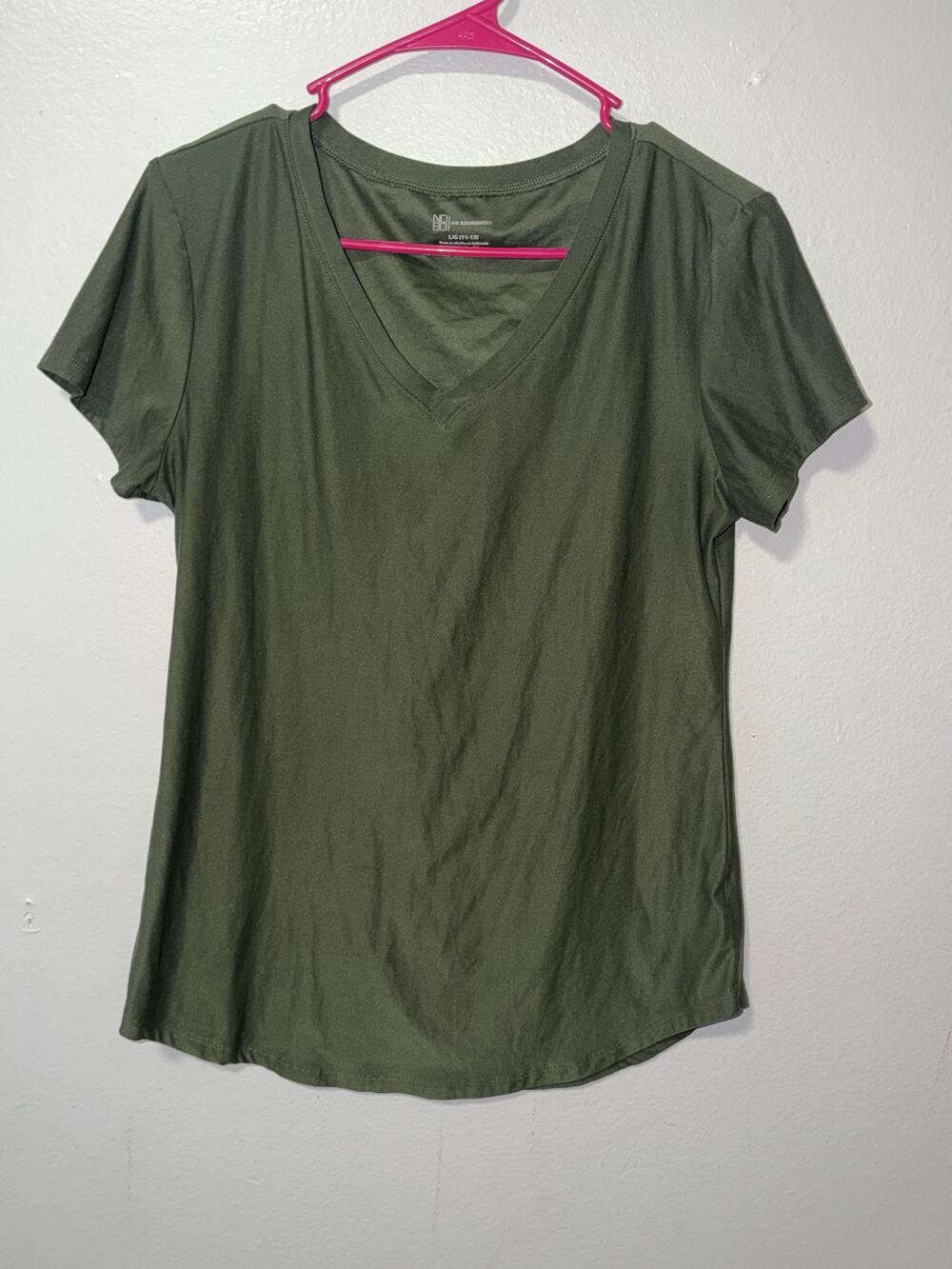 No Boundaries Olive Green V-Neck T-Shirt Short Sleeves Pullover Knit